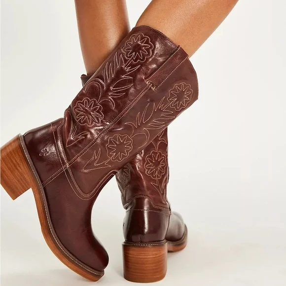 NWOB Frye Free People Kate Deco Stich Embroidered Stitch Boots in Auburn Brown - Picture 1 of 9